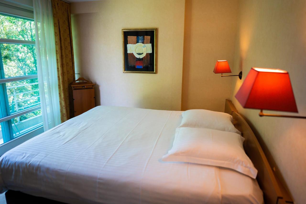 Iris Hotel 4*