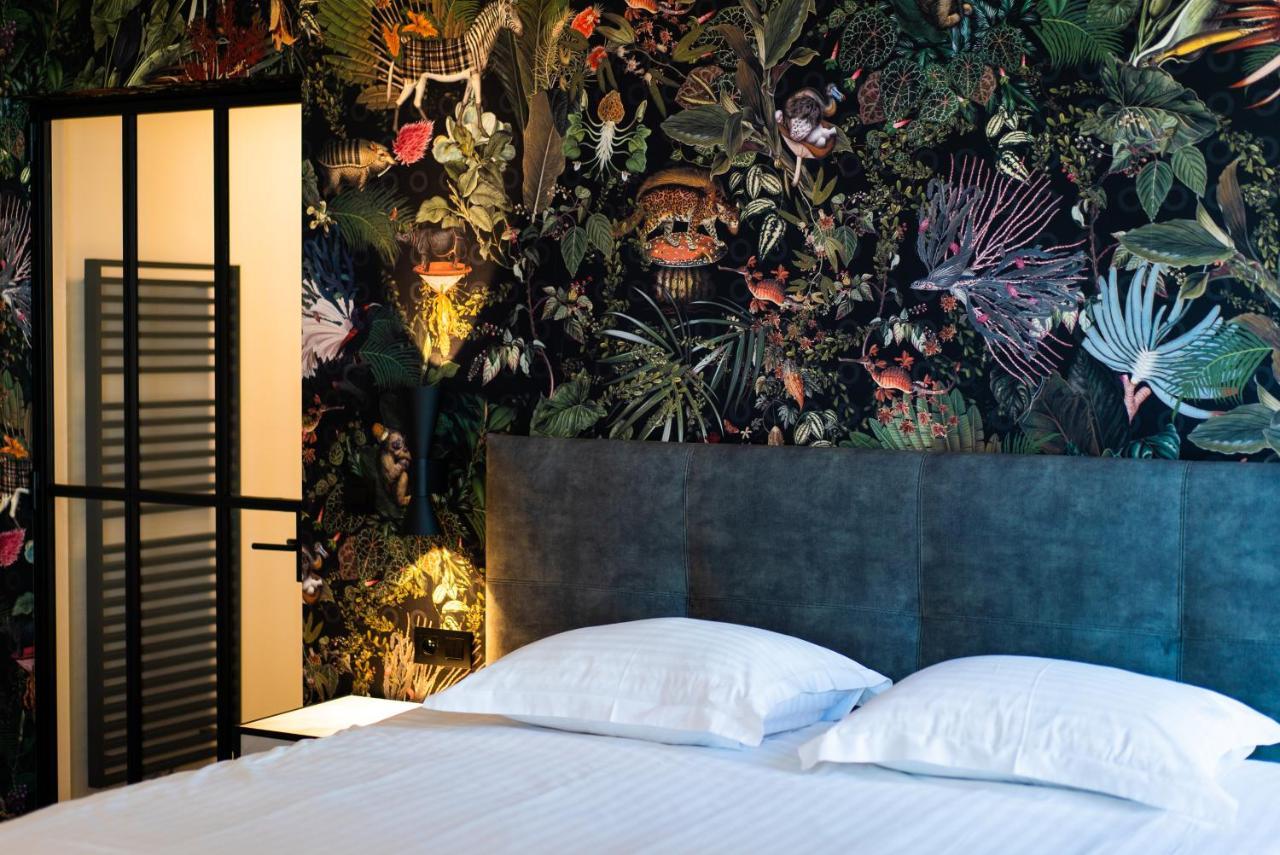 Iris Hotel