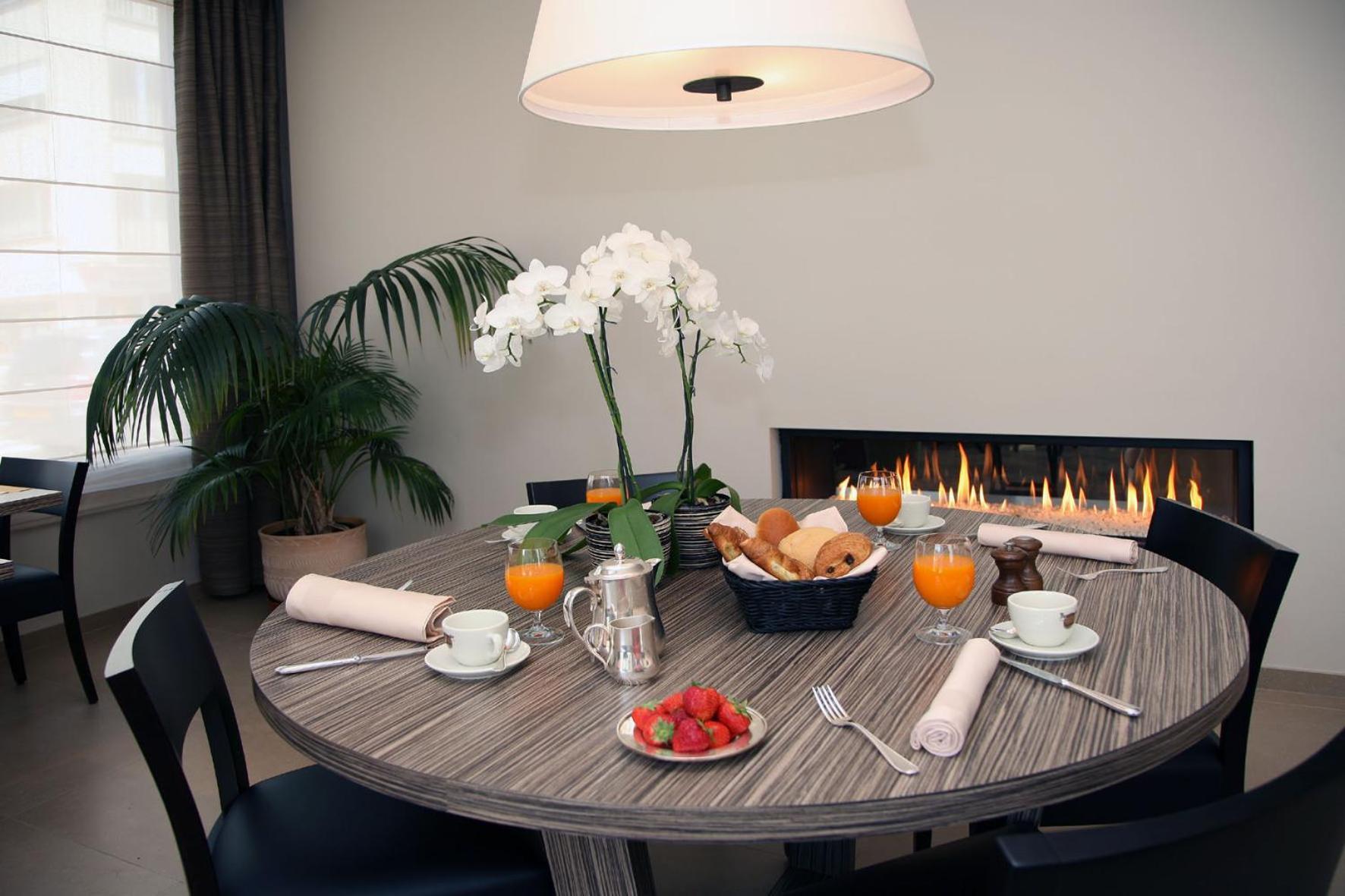 Iris Hotel 4*