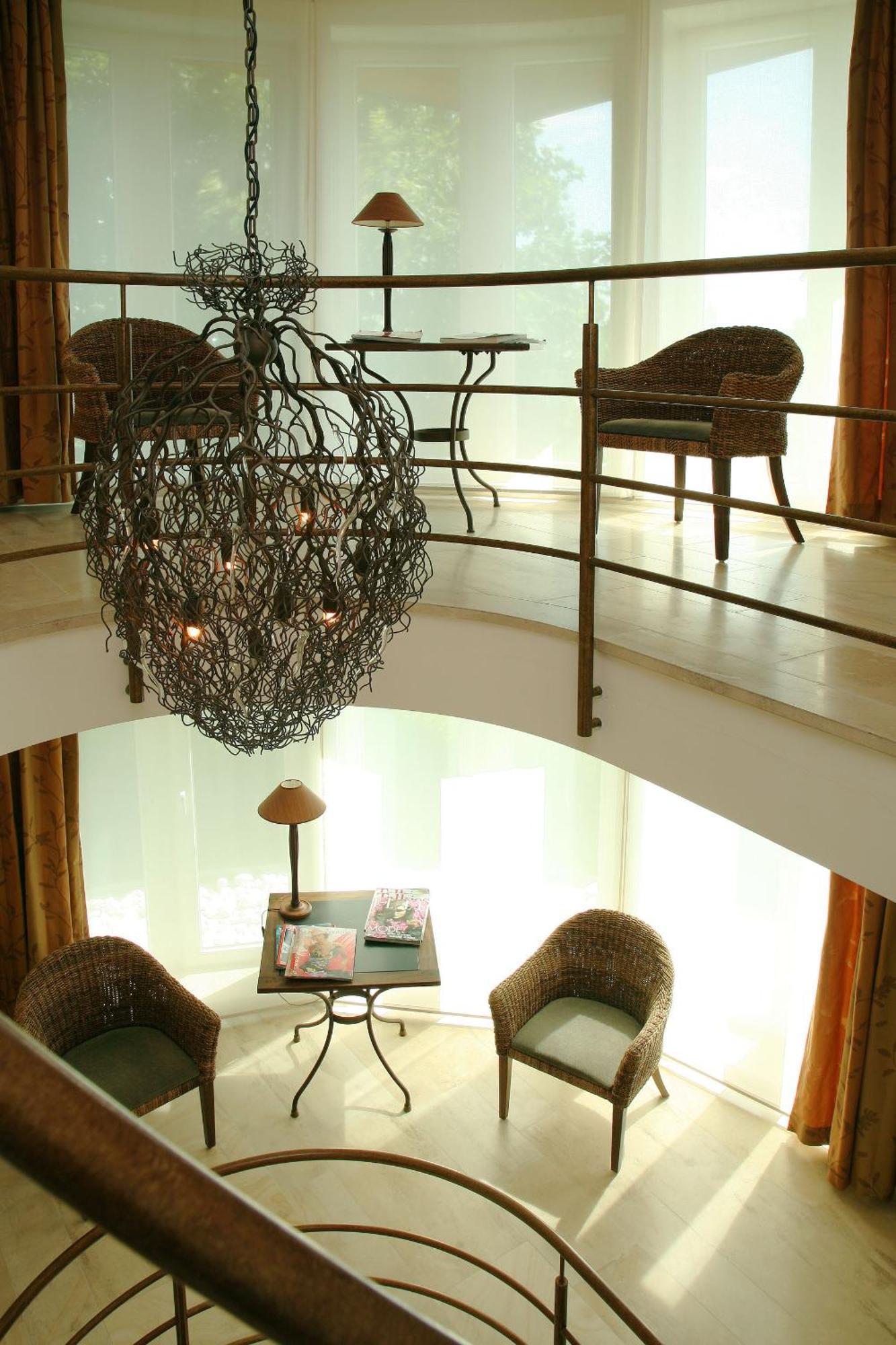 Iris Hotel