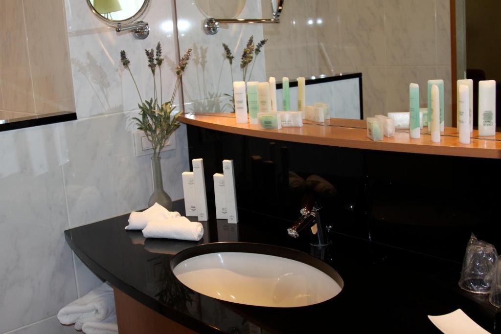 Iris Hotel 4*